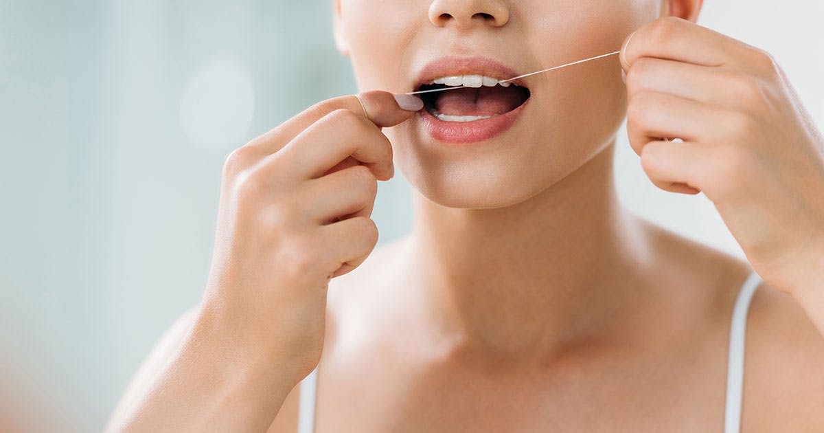 Flossing: Langkah Gampang Jaga Kesehatan Gigi