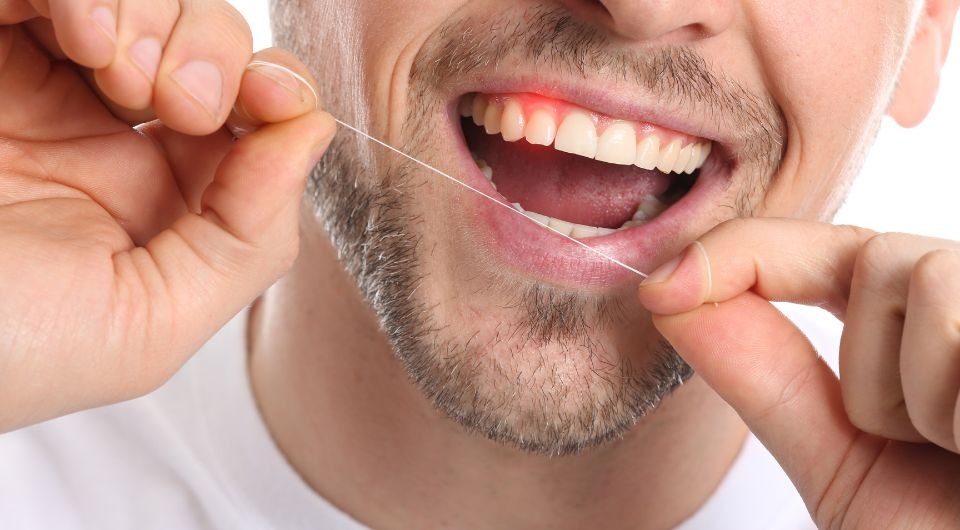 7 Kebiasaan Buruk yang Bisa Merusak Gusi