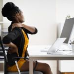 10 Tips Duduk Lama Tanpa Bikin Leher Pegal