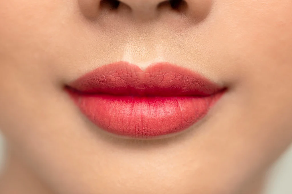 10 Tips Merawat Bibir agar Tetap Merah Alami