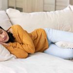 7 Posisi Tidur Terbaik untuk Penderita Sakit Punggung