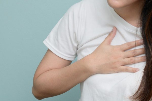 10 Cara Mengurangi Rasa Sesak di Dada Tanpa Obat