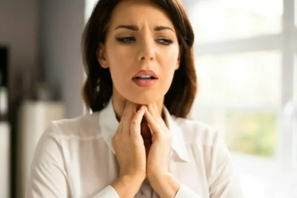 10 Tips Merawat Tenggorokan agar Tidak Mudah Serak
