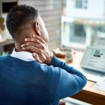 7 Tips Duduk yang Benar agar Leher Nggak Cepat Pegal