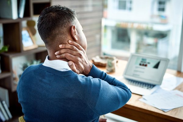 7 Tips Duduk yang Benar agar Leher Nggak Cepat Pegal 7 Tips Duduk yang Benar agar Leher Nggak Cepat Pegal