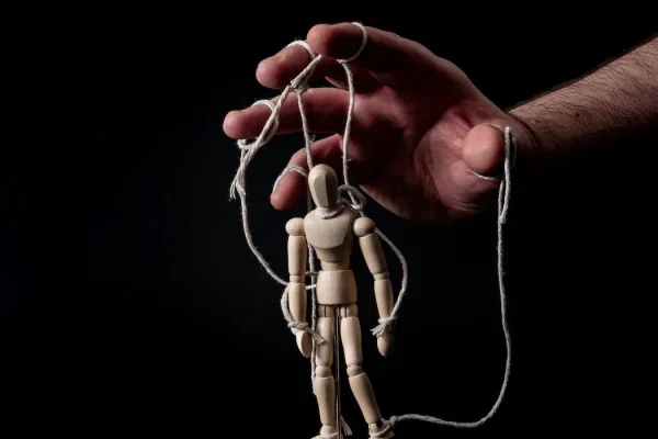 5 Tips Menenangkan Diri Saat Berhadapan dengan Manipulasi Psikologis 5 Tips Menenangkan Diri Saat Berhadapan dengan Manipulasi Psikologis