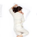 7 Posisi Tidur yang Baik untuk Tulang Belakang