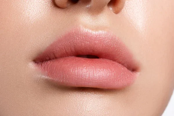 10 Bahan Alami untuk Bibir Sehat dan Merona