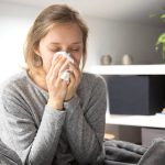 7 Tips Mengurangi Risiko Infeksi Hidung di Musim Hujan