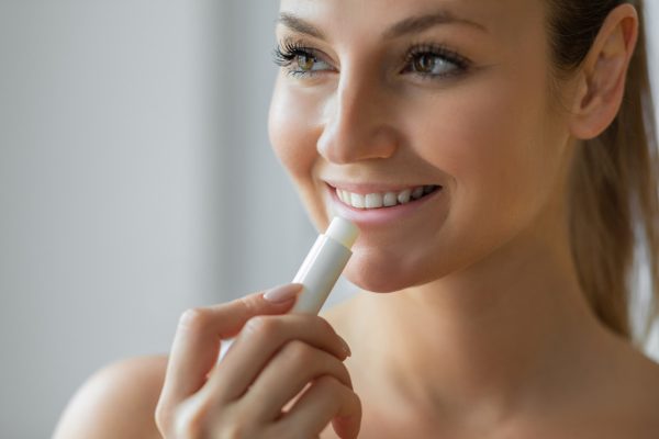 10 Bahan Alami yang Ampuh Melembapkan Bibir
