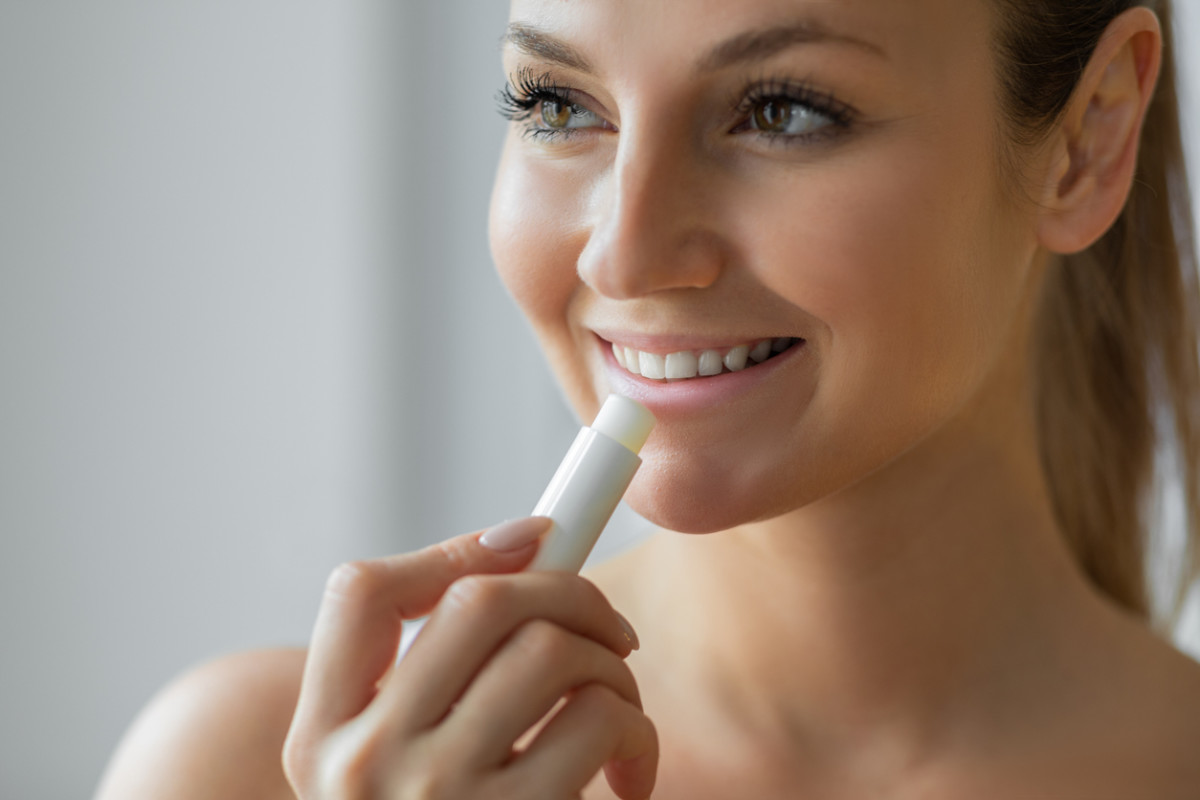 10 Bahan Alami yang Ampuh Melembapkan Bibir